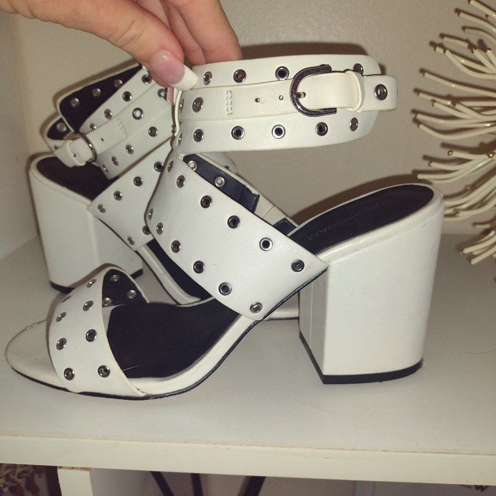 Rebecca minkoff Carter grommet leather sandals white 7